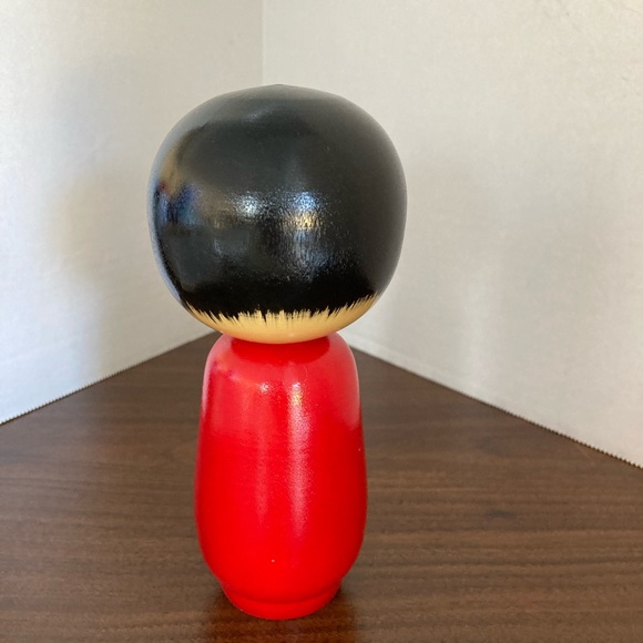 Kokeshi Doll in Red Komono - Picture 4 of 7